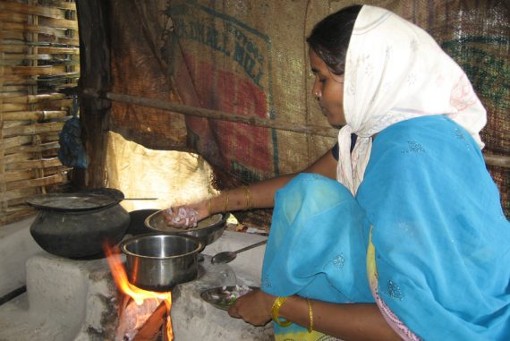 urban_poor_struggle_to_clean_cooking_madras_courier