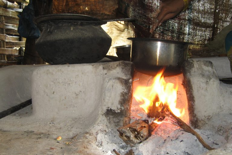 Why India’s Urban Poor Struggle To Transition To Clean Cooking Despite ...